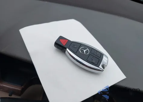 2013 Mercedes-Benz E 350 4Matic z USA, uszkodzony, nr VIN WDDHF8JB3DA672088